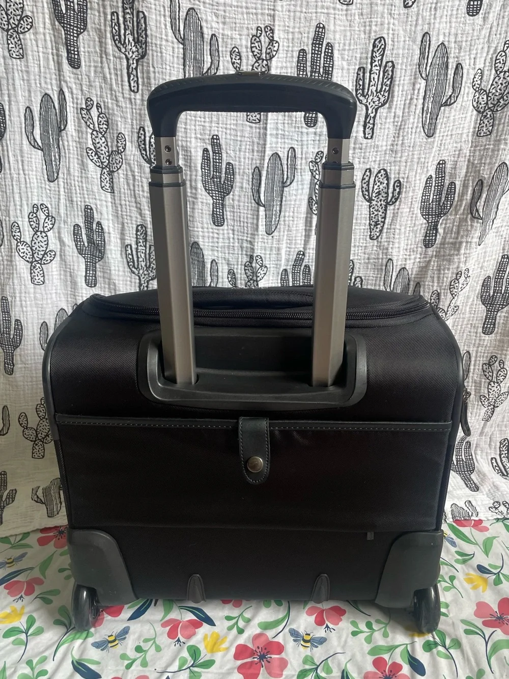 Delsey Paris Helium DLX Wheeled Underseater